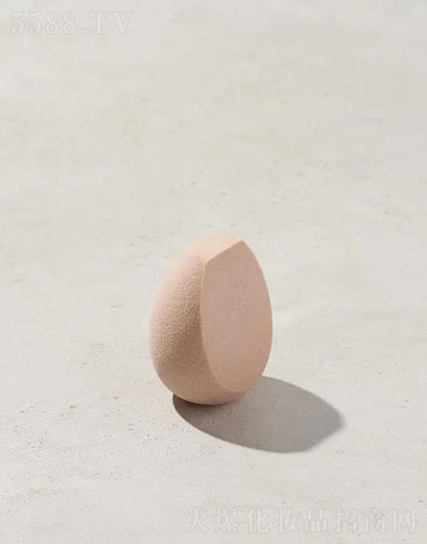 Fenty Beauty3D���y�۵�100 �N���沿��ܛ����